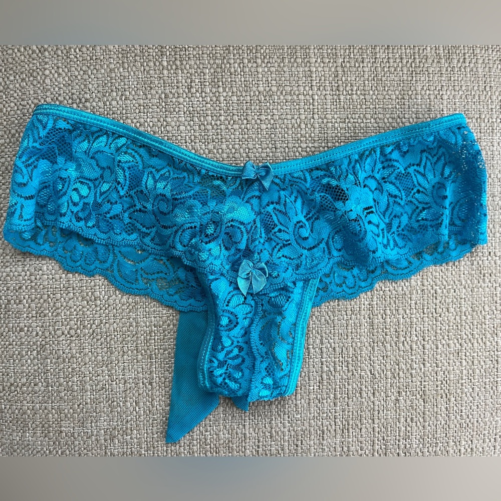 Frederick’s of Hollywood Lacy Panties NWOT